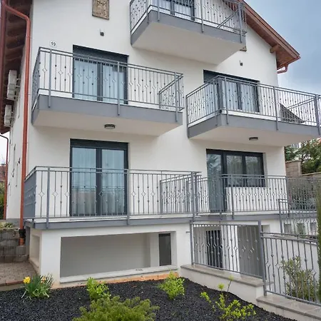Anton Apartmanhaz *