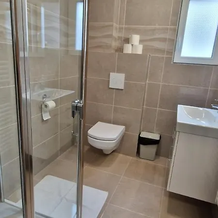 Anton Apartmanhaz * Balatonfüred